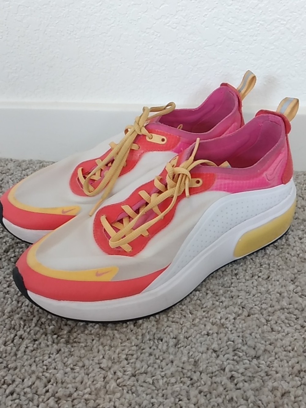 Nike Women’s Pink, White Low-Top Sneakers Running Athletic Tennis Shoes Size 7.5